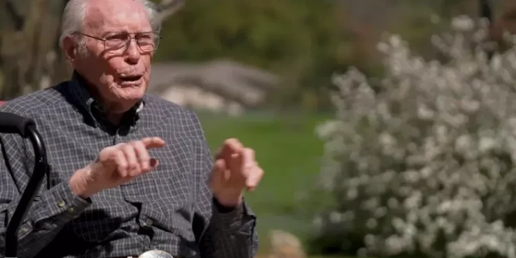 "Viciado". Homem de 105 anos prepara-se para ver o seu 13.º eclipse