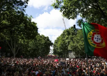 PS, BE, PCP e IL enaltecem participação massiva no desfile do 25 de Abril