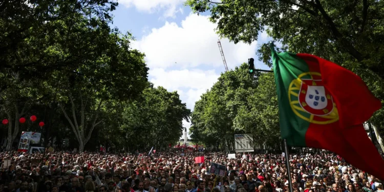 PS, BE, PCP e IL enaltecem participação massiva no desfile do 25 de Abril
