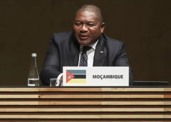 Presidente de Moçambique: 25 de Abril foi construído em Portugal e nas colónias