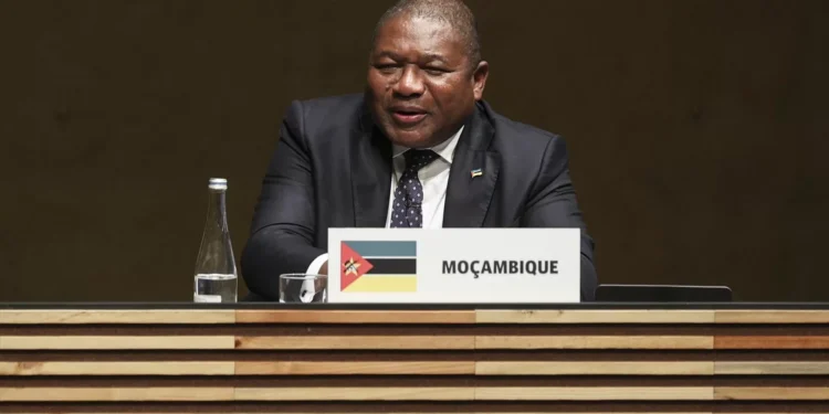 Presidente de Moçambique: 25 de Abril foi construído em Portugal e nas colónias