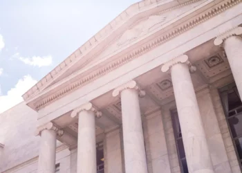 “A Importância da Política na Sociedade Moderna”