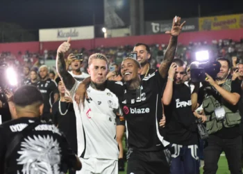 Desafio dos MCs reúne funkeiros e trappers para jogo no Canindé, em SP