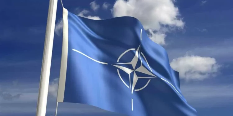 NATO expressa condolências após morte de Presidente Raisi