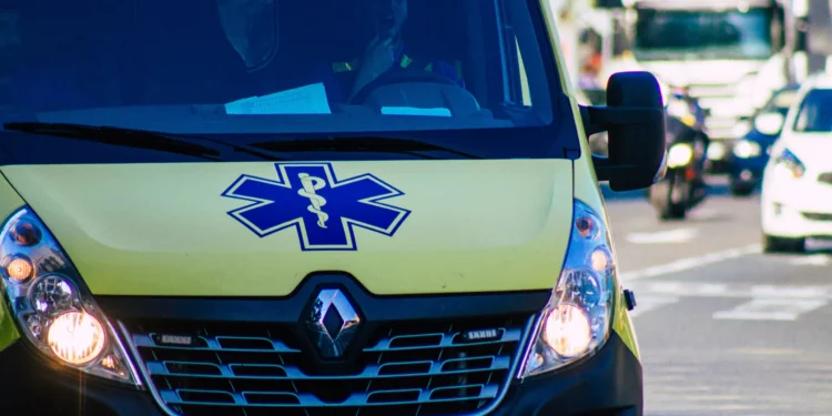 Menina de 1 ano gravemente ferida após ser mordida pelo cão da família