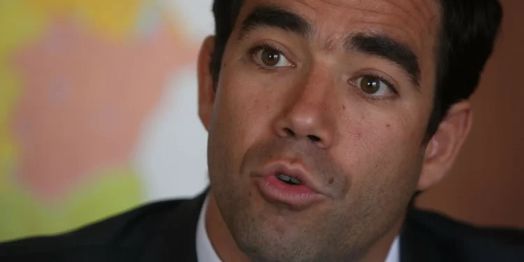 Governo avisa para alianças entre oposição para governar a partir da AR