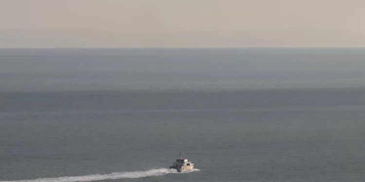 Recorde de 700 migrantes ilegais chegam ao Reino Unido num só dia