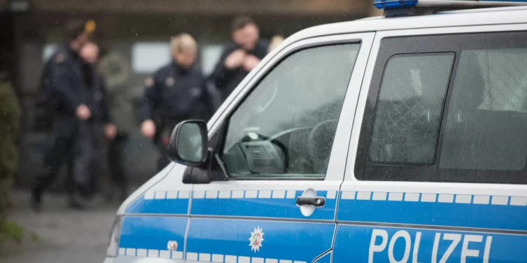 Pelo menos 30 feridos após capotamento de atrelado na Alemanha