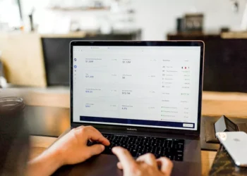 “Desafios e Confiança nas Finanças: Um Panorama Atual”