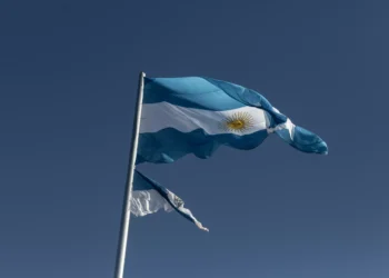 Fugitivos da polícia no Brasil? Argentina nega pacto com Bolsonaro