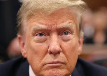 Trump em Washington pela primeira vez desde invasão ao Capitólio para operação de charme