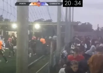 Três pessoas são baleadas em tiroteio durante jogo de futebol no RS