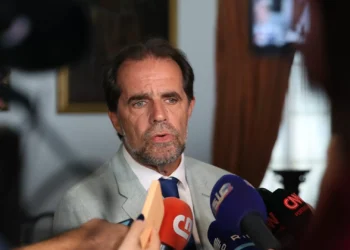 Albuquerque diz esperar que oposição coloque interesses da Madeira acima dos partidários