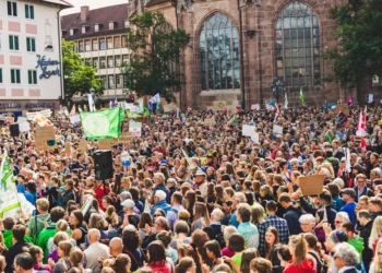 “A Importância da Política na Sociedade Moderna”
