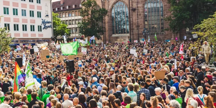 “A Importância da Política na Sociedade Moderna”