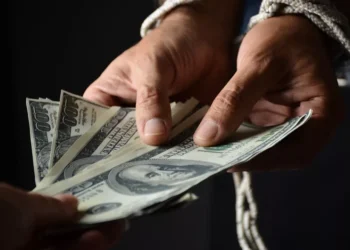 “Sucesso financeiro com Teodoro Bastos de Almeida e Justiça”