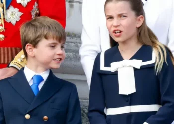 Princesa Charlotte é obrigada a devolver presente luxuoso de R$ 245 mil