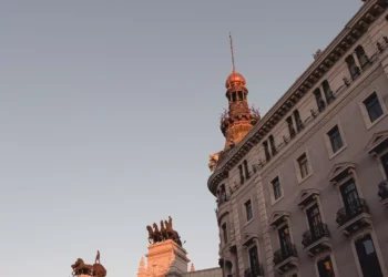 “Modelos econômicos: impactos sociais e busca pelo desenvolvimento”