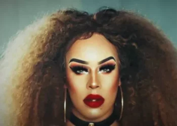 ‘É claro que gays pagodeiras existem’, diz Gloria Groove sobre críticas a novo álbum