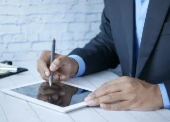 “Finanças: Desafios e Oportunidades para o Sucesso Pessoal”