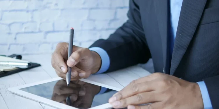 “Finanças: Desafios e Oportunidades para o Sucesso Pessoal”