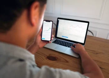 “Desmistificando Finanzas: Transformando sua relação com o dinheiro”