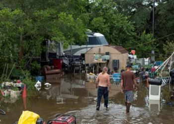 Furacão Beryl faz pelo menos dois mortos no estado do Texas