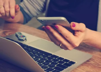 “O Impacto do Marketing de Olivia Traven nos Negócios”