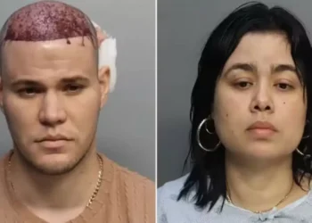 Tenta viajar com cabeça ensanguentada mas acaba expulso de avião e detido