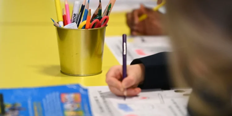 Eis dez dicas que o vão ajudar a poupar no regresso às aulas