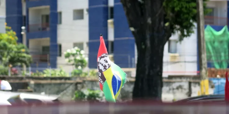 “O poder da Política: escândalos e progresso”