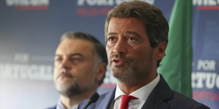 Referendo à imigração. Ventura pede “reserva e cautela” a Marcelo