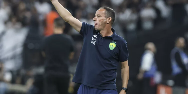 Cuiabá vai de mal a pior e Petit não sai da ‘zona vermelha’