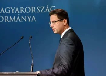 Hungria ameaça dar aos migrantes ilegais “bilhete único” para Bruxelas