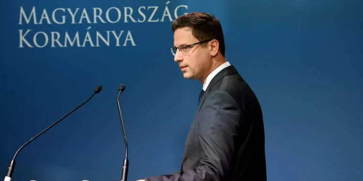 Hungria ameaça dar aos migrantes ilegais “bilhete único” para Bruxelas