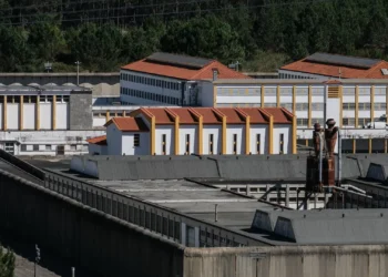 Fuga de Vale de Judeus. Governo lamenta “desinvestimento nos serviços prisionais”