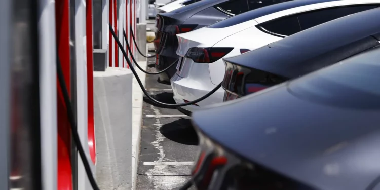 Governo aprova apoio de quatro mil euros por veículo elétrico até 38.500 euros