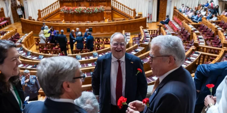 25 Novembro: Associação 25 de Abril recusa convite para sessão solene