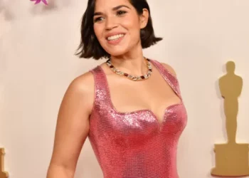 America Ferrera junta-se a lista de famosos que deixam EUA
