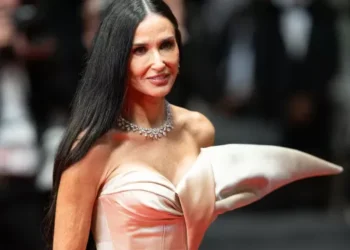 Demi Moore revela distúrbio alimentar após pedirem para ela perder peso