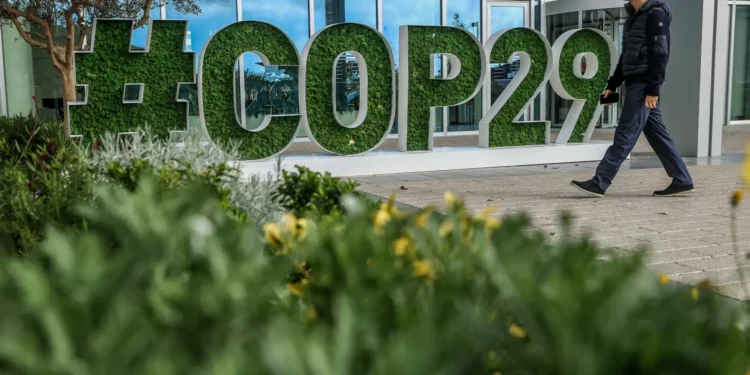 Afeganistão anuncia participação inédita do regime talibã na COP29