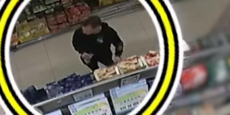 Vídeo mostra agente da polícia britânico a furtar comida no Lidl