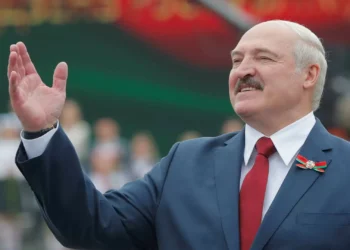 Lukashenko perdoa 20 dissidentes, mas ativistas alertam para repressão