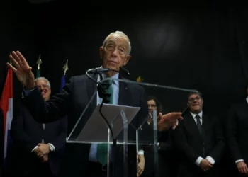 Marcelo sugere experiência piloto de voto eletrónico na emigração