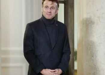 Macron procura pacto entre moderados antes de nomear primeiro-ministro