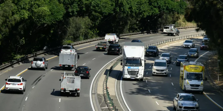 Tenta parar trânsito em Sydney com faca e morre a caminho do hospital