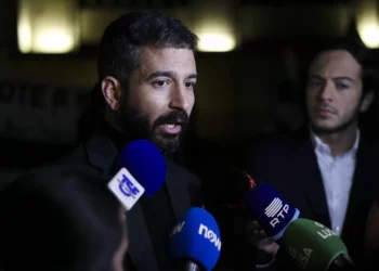 BE acusa Montenegro de ser “incendiário” e “arrastar PSP” para disputa com extrema-direita