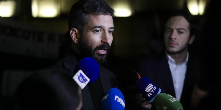 BE acusa Montenegro de ser “incendiário” e “arrastar PSP” para disputa com extrema-direita