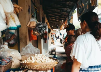 “Economia: Fatores e Impactos na Sociedade”
