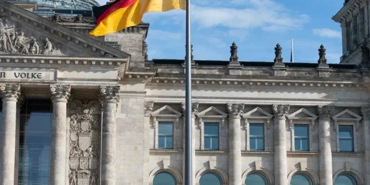 “Política: Além dos Escândalos, Impactos Positivos na Sociedade”